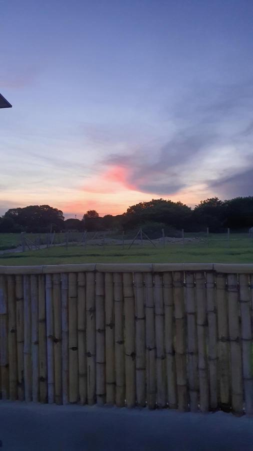 Calatagan'S Bahay Kubo - With Beach Access Luaran gambar